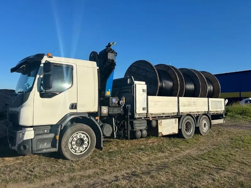 Volvo з краном-маніпулятором і барабанами кабелю — техніка БУДНОРМ